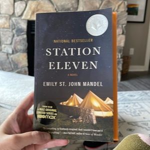 Used book Station Eleven by Emily St John Mandel
